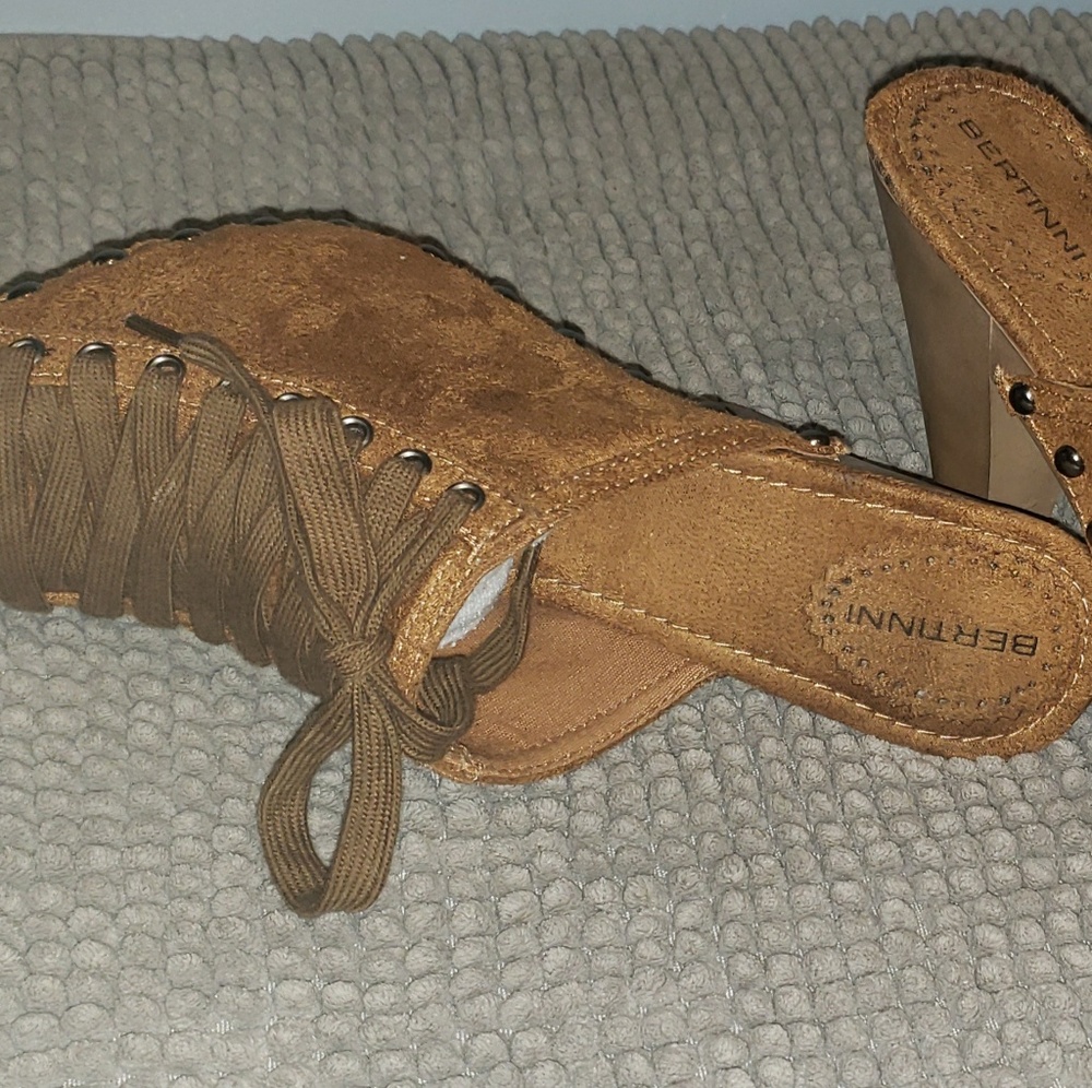 Shoes - Picture 6 of 8